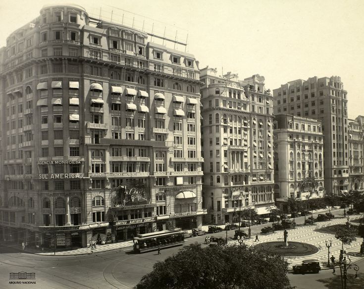 Praça Marechal Floriano Peixoto, no Rio de Janeiro, década de 1920